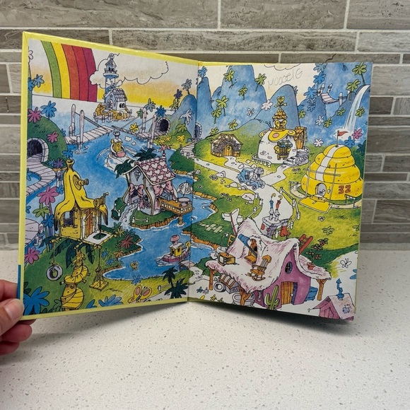 Hasbro Wuzzles Moosel's Special Gift Book - Yellow and Blue - Picture 4 of 7